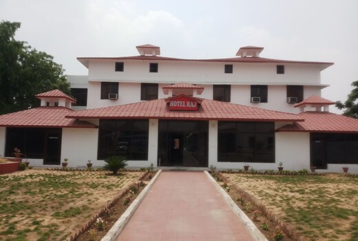 HOTEL RAJ