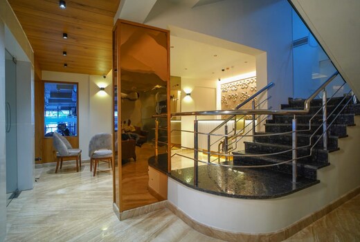 HOTEL METRO TOWER