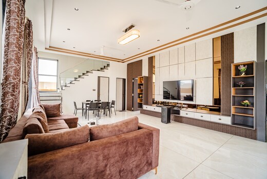 Aaramgharstays - 4BR B8 villa with private pool