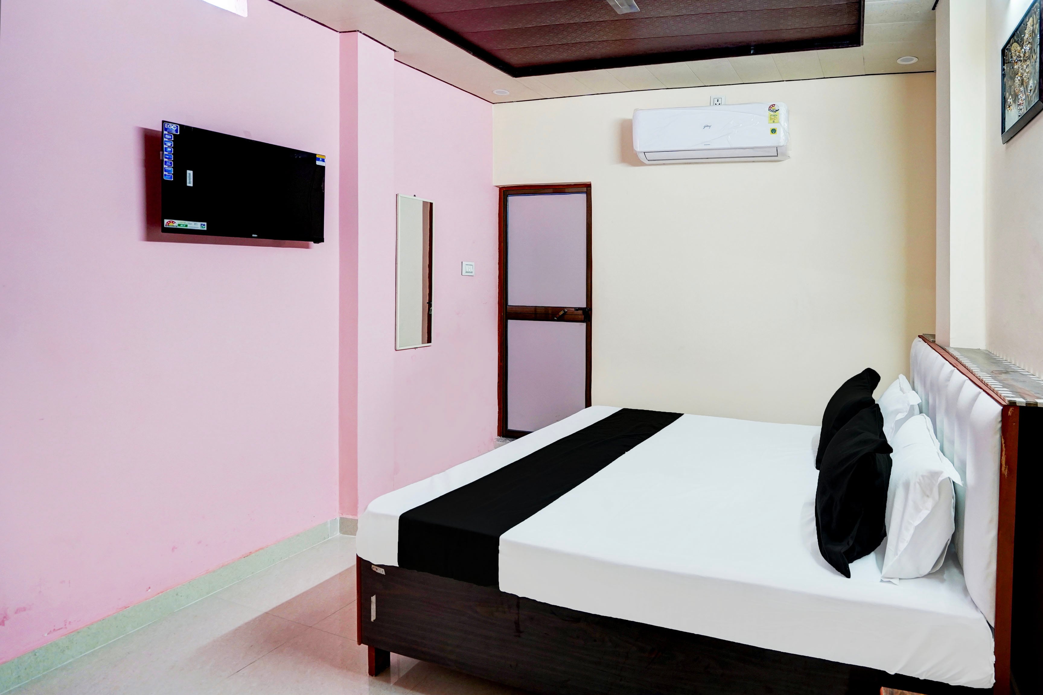 HOTEL O VIRAT