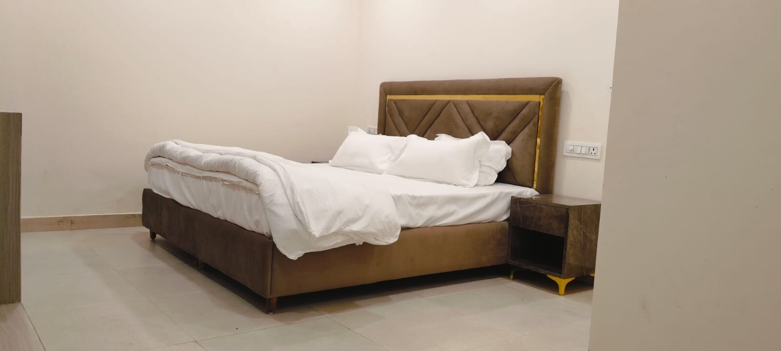Modest Rooms by Libra