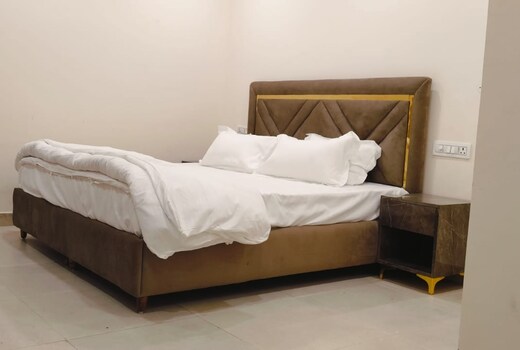 Modest Rooms by Libra