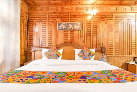 Hotel Arsh International near Kainchi Dham