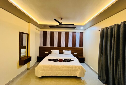 Hotel New Holiday Inn.