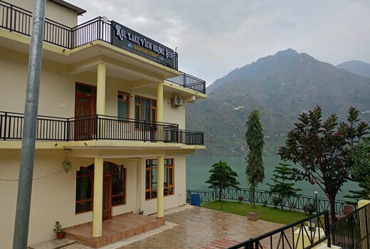 Kol Lake View Home Stay