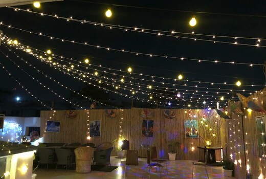 Terrace venue with 4 rooms.