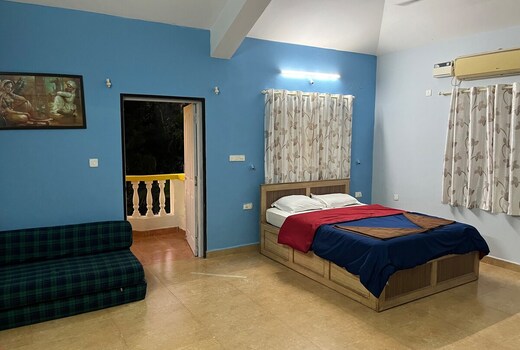 Baga Studio Apartment Top Floor 2 Min walk away to Baga Beach