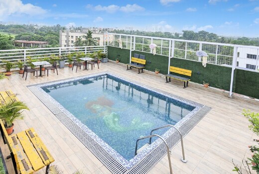 Platinum Studio Nr. Eco Park Gate.