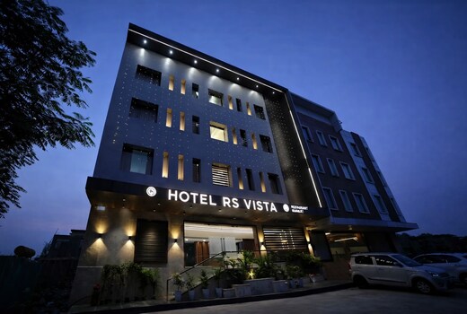 Hotel Rs Vista by Dominent Hotels
