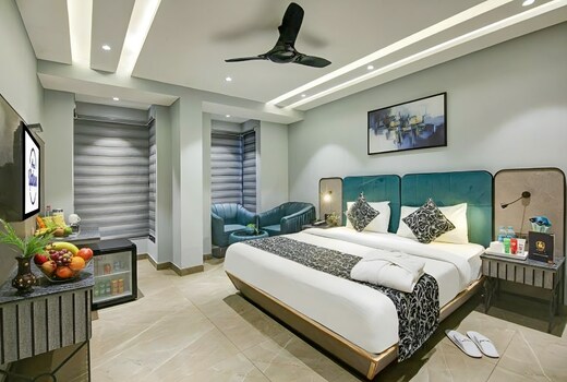 Hotel Uptown - Luxury Restaurant & Rooftop Near Connaught Place