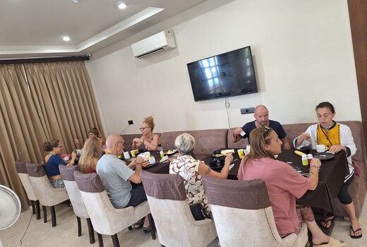 Hotel The Taj Vista Agra ..walking distance to Tajmahal..