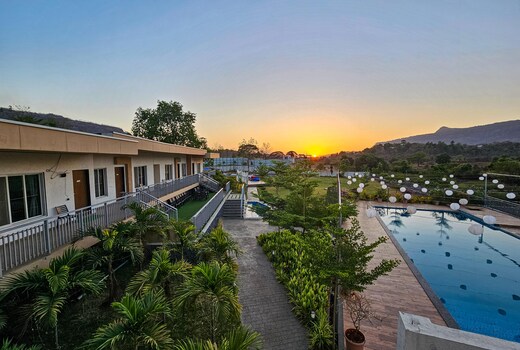 Valley Front By Country Escape.