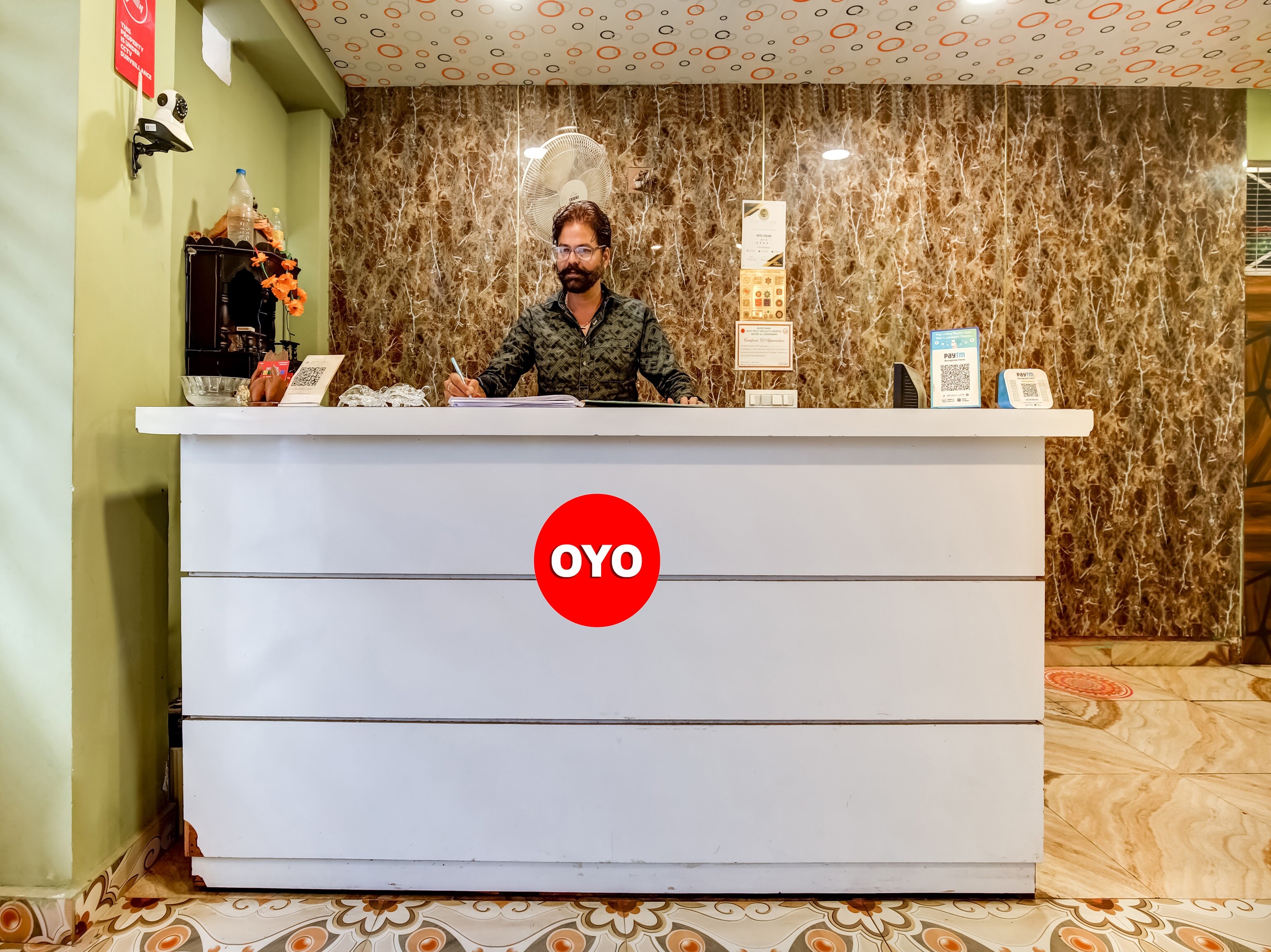 Hotel O Colour