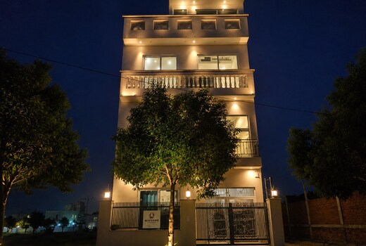 Casa Rosa | 2nd Flr | 2BHK | 2 mins from TATA Cancer Hospital