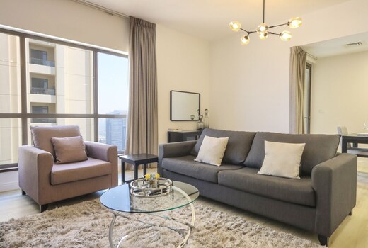 ELIVAAS Curated Modern 2BR in Shams | Marina Views & Near Beach