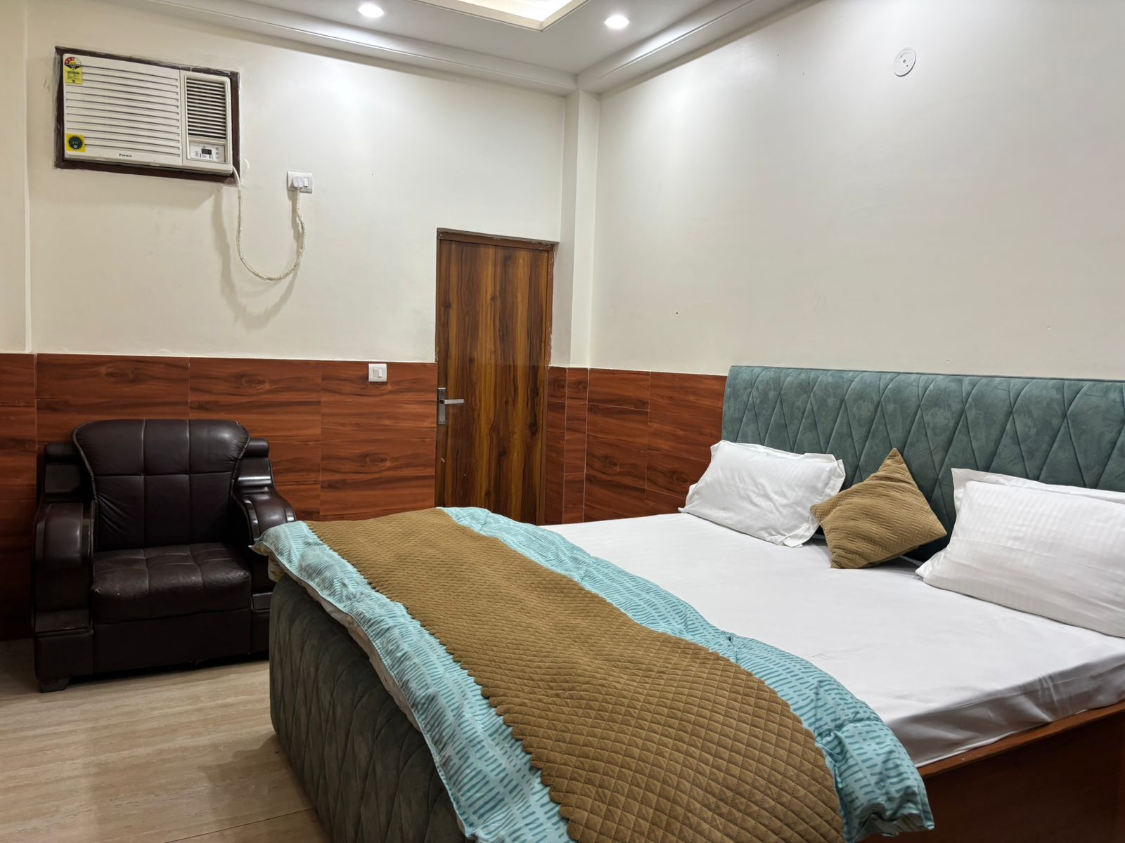 Hotel Roop Mahal @Neb Sarai