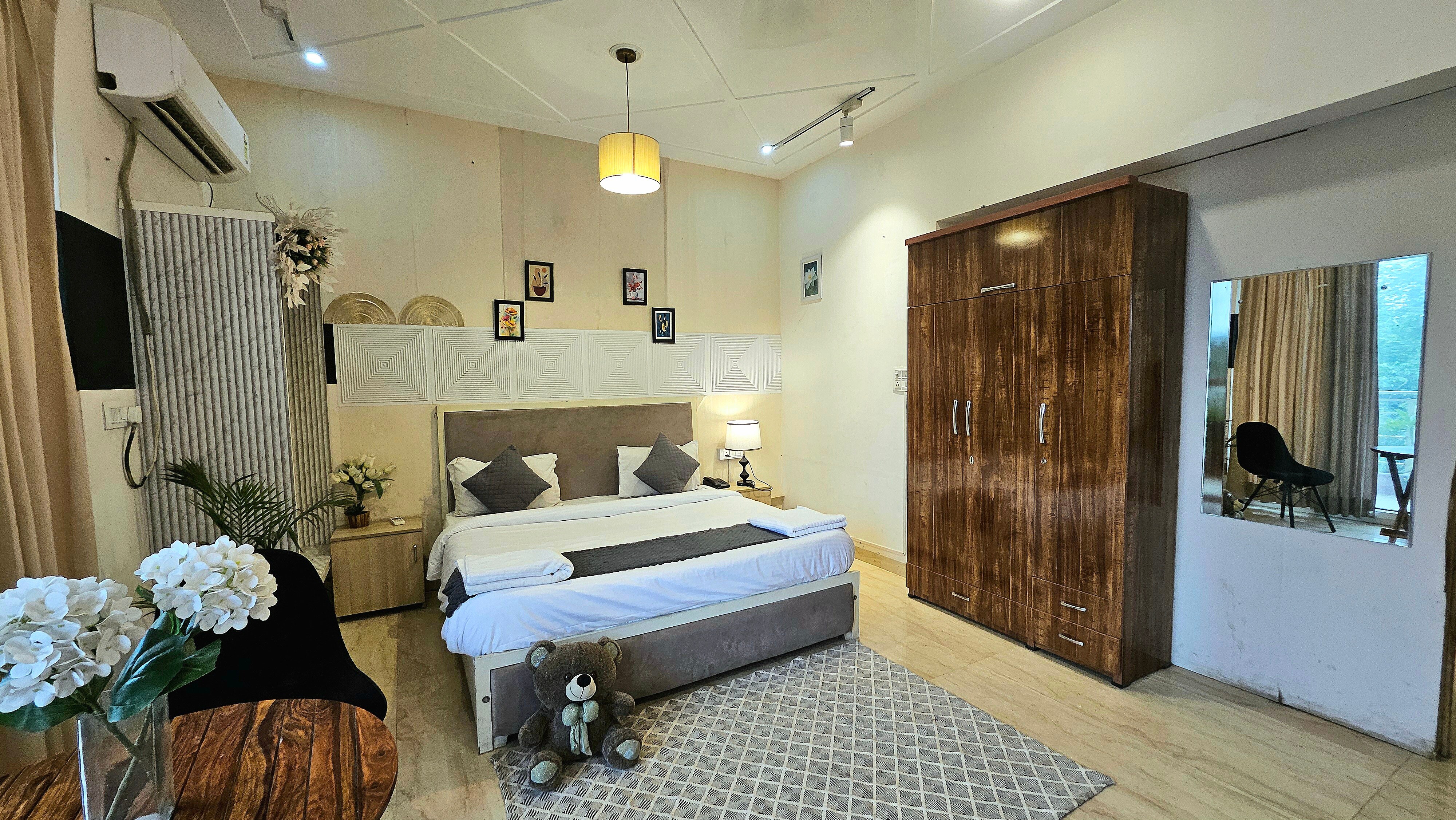 Moksh Hotel