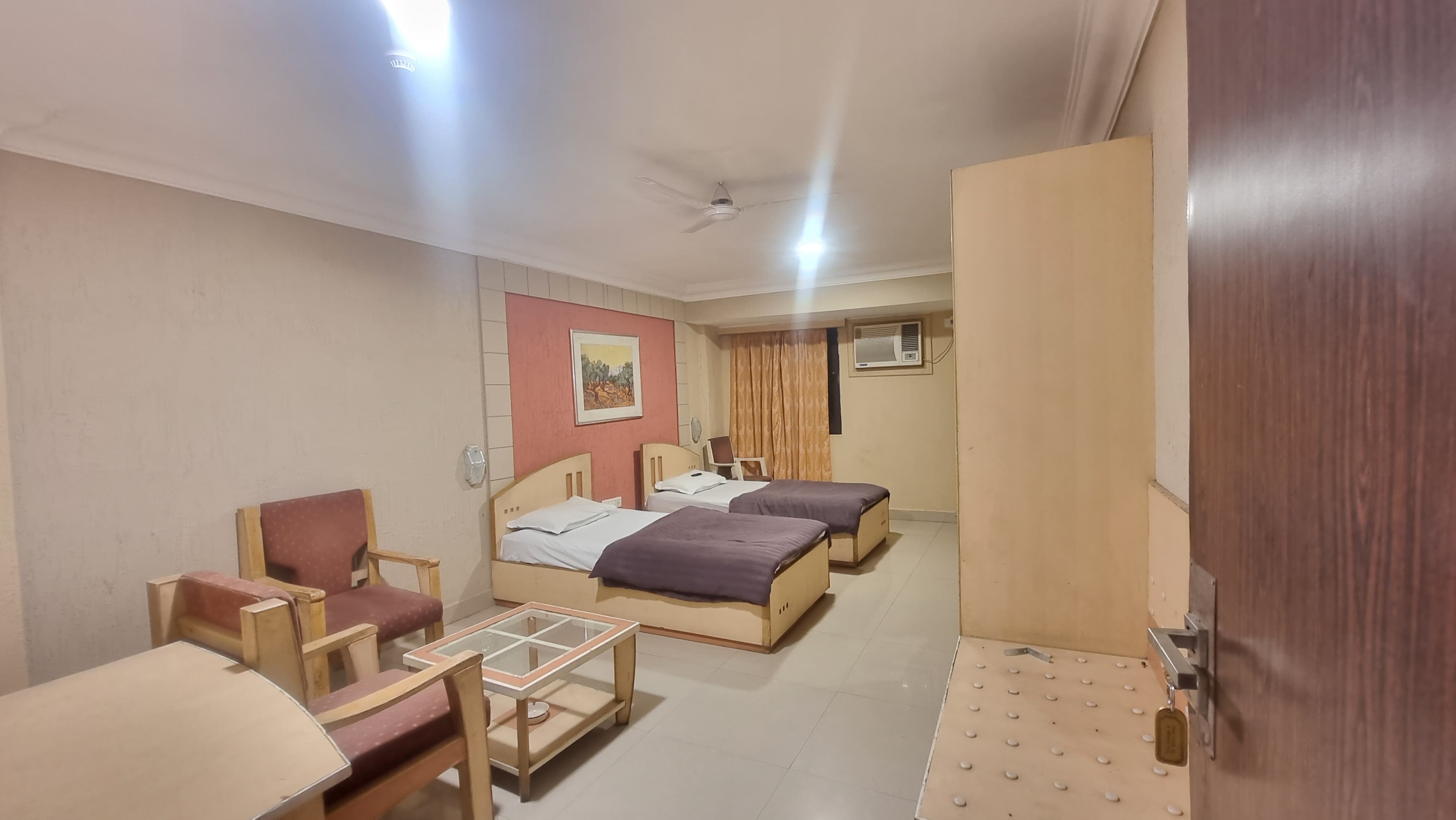 Hotel Apollo.