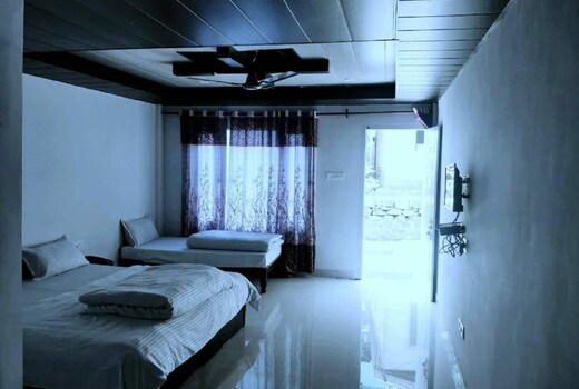 Shri Narayan resort