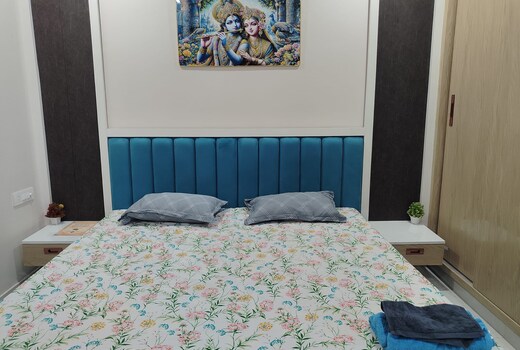 1BHK Radha Raman Kunj 900 Meters from Prem Mandir
