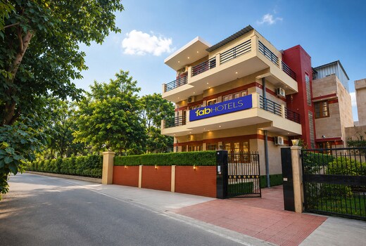FabHotel Maurya Residency