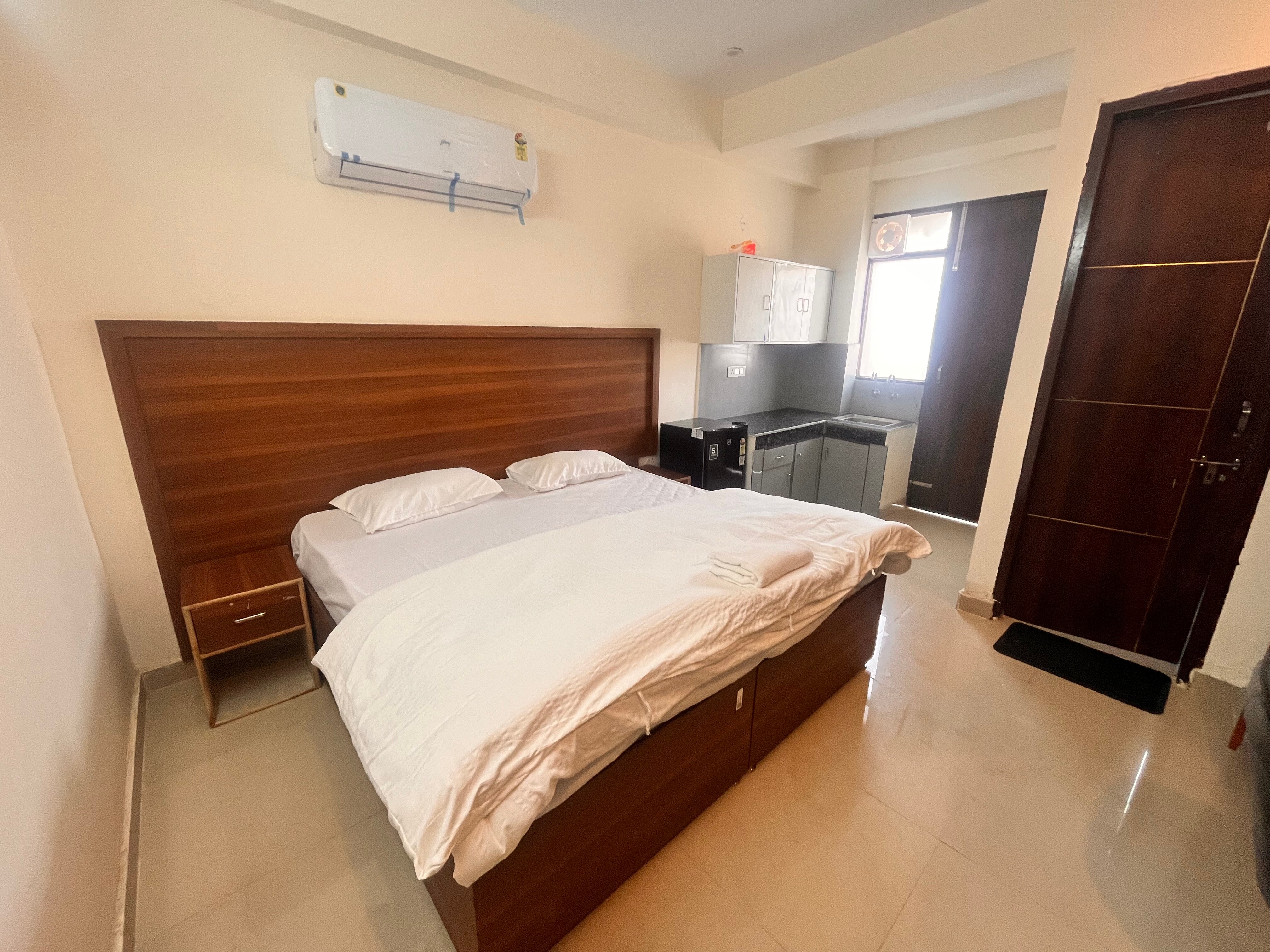 Apna Home Stay and Hotel