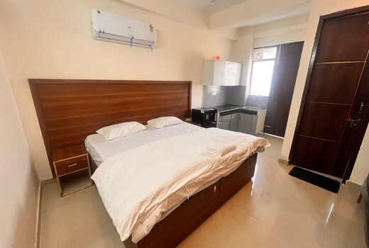 Apna Home Stay and Hotel