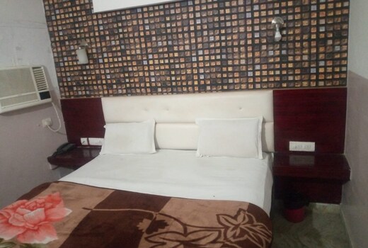 Hotel Royal by WB INN