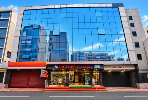 Hotel Raj & Restaurant