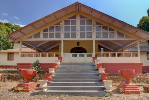 Zenith Holiday Home | Rooms in a Villa