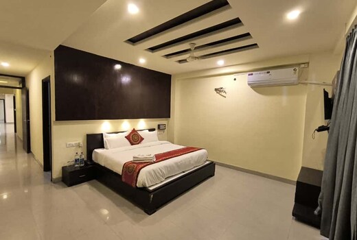 Shreenathji Inn