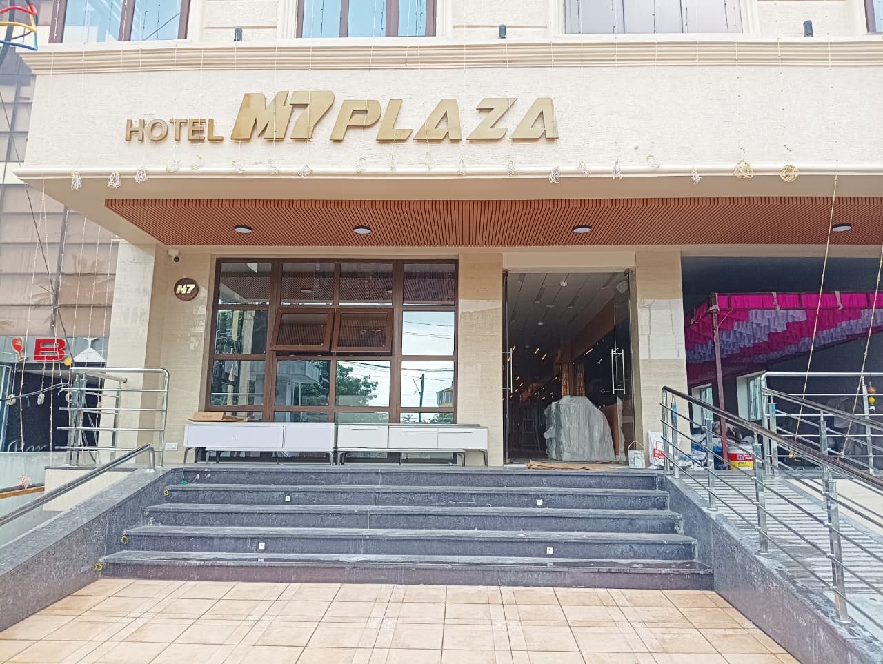 Hotel M7 Plaza