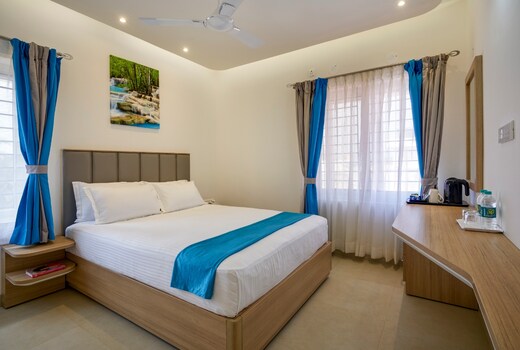 The Holiday Inn | Rooms in an Apartment