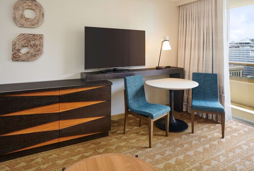 Embassy Suites by Hilton Waikiki Beach Walk
