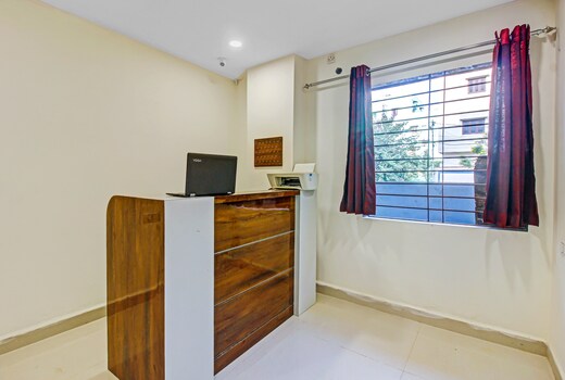 Hotel O Ab Residency Near Miraj Cinemas - Shalini Shivani