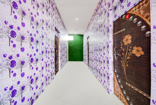 SPOT ON The Star Hotel