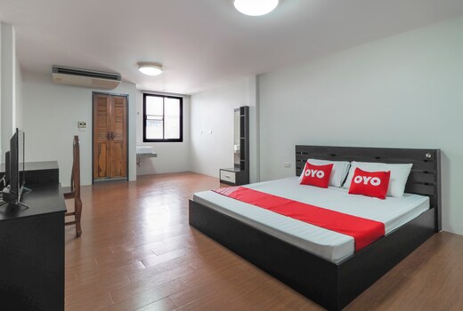OYO 935 The Palm Apartment