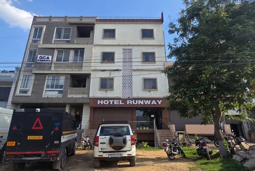 Hotel O Runway
