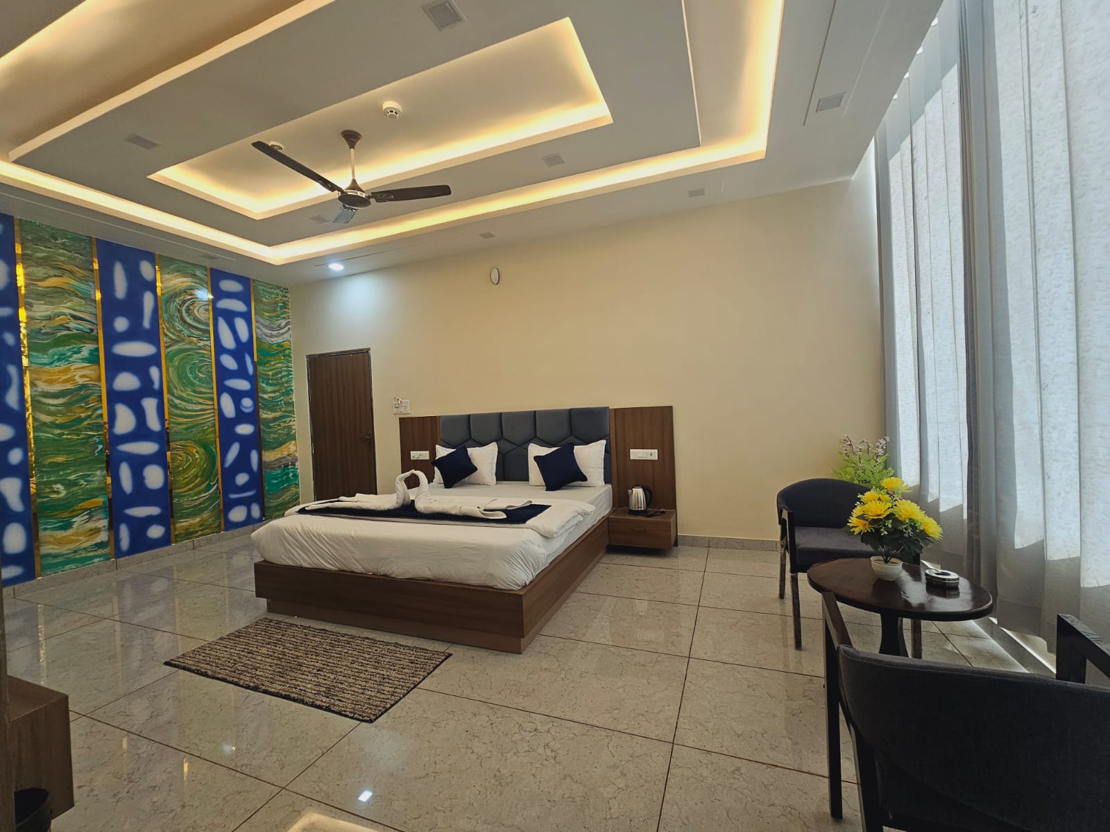 Royal Raj Hotel And Restaurent