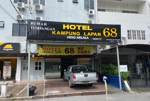 OYO 90893 Hotel 68 Kampung Lapan