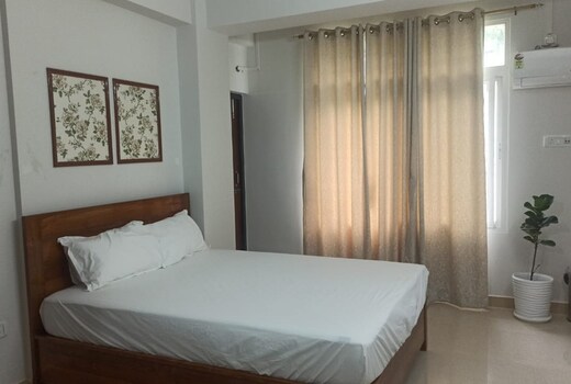 La Vita Oasis MC Road