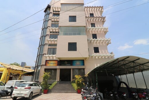 Hotel Sheela Green