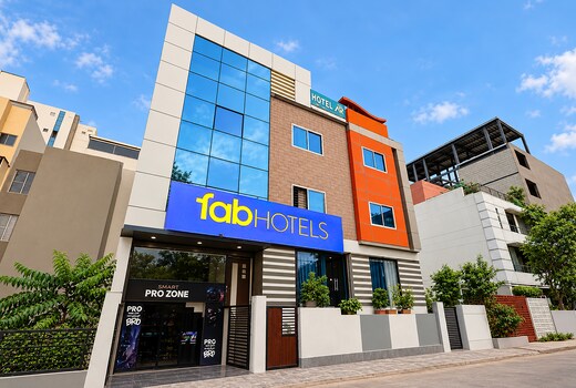 FabHotel La Banian, Bombay Hospital