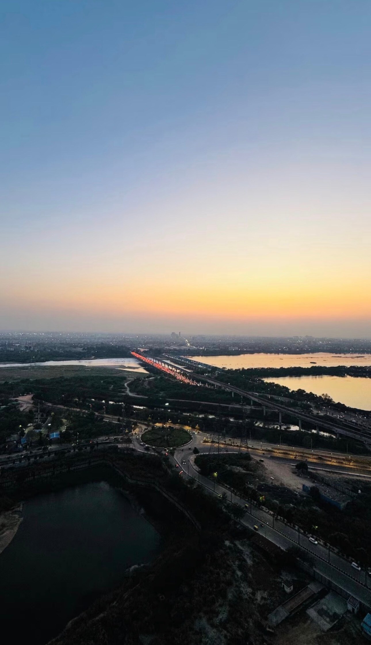 River Facing Stay At Supernova Noida