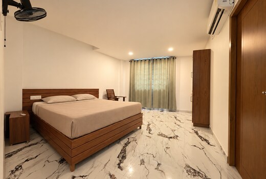 MID TOWN RESIDENCY (LODGE)