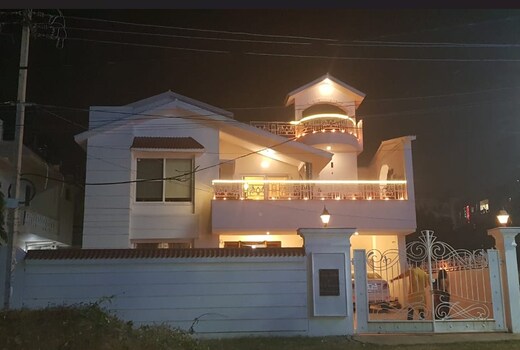 7 IVORY HOUSE