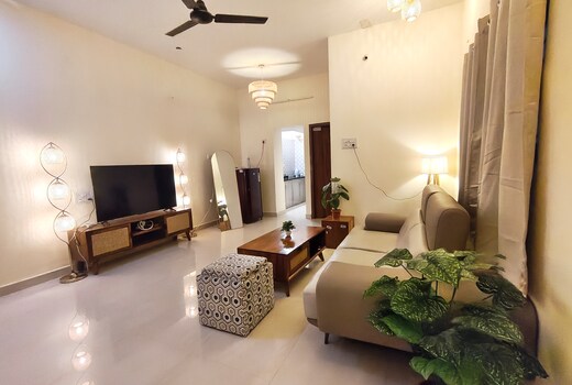 Secret BOHO Themed 2BHK near airport, Chennai