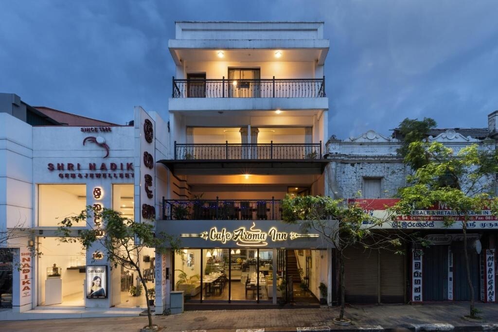 Cafe Aroma Inn