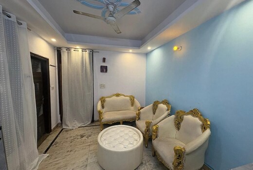 Modern 1BHK Free Gym for Guests
