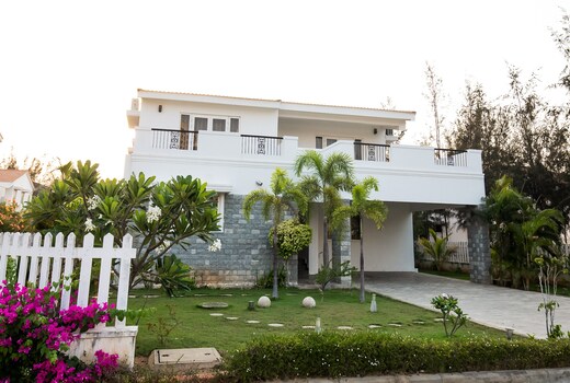 Lush Garden Resort Villa 1